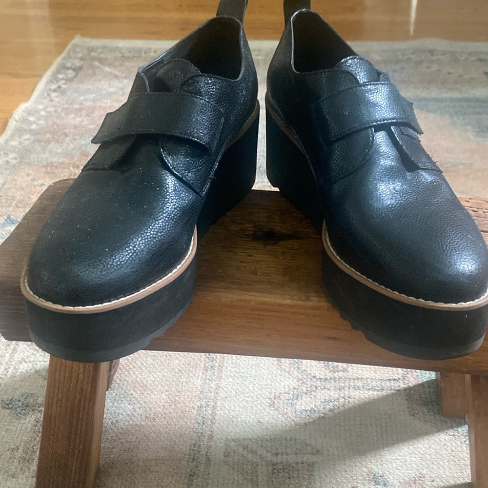 EILEEN FISHER 
Zola Wedge Oxford - Black Sz 9